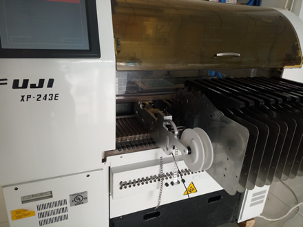 Fuji label feeder XP into machine